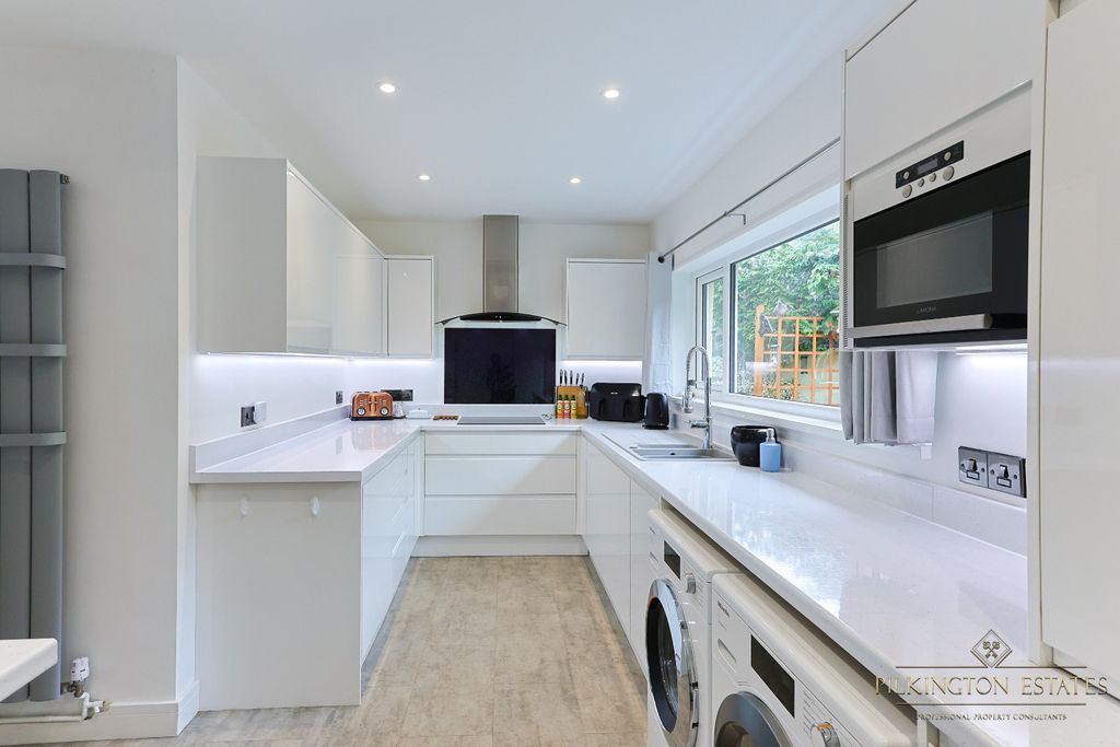 Property photo 2 of 15 4392054