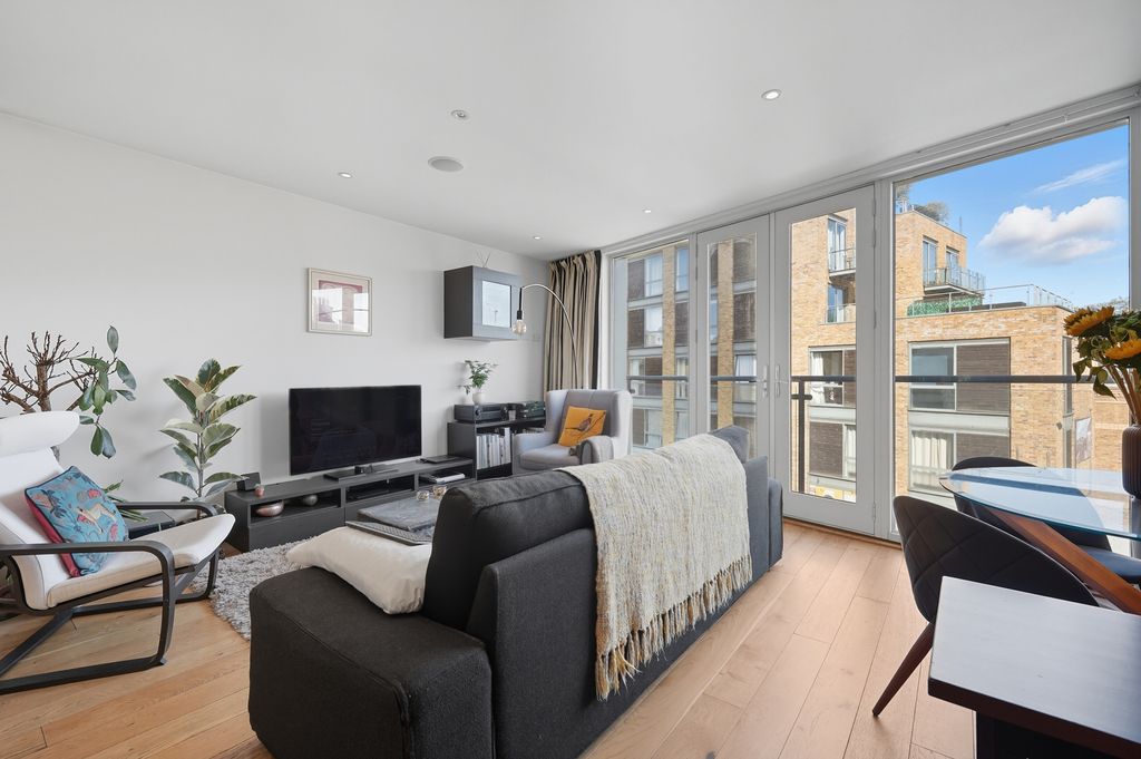 Property photo 2 of 18 Lounge/Diner