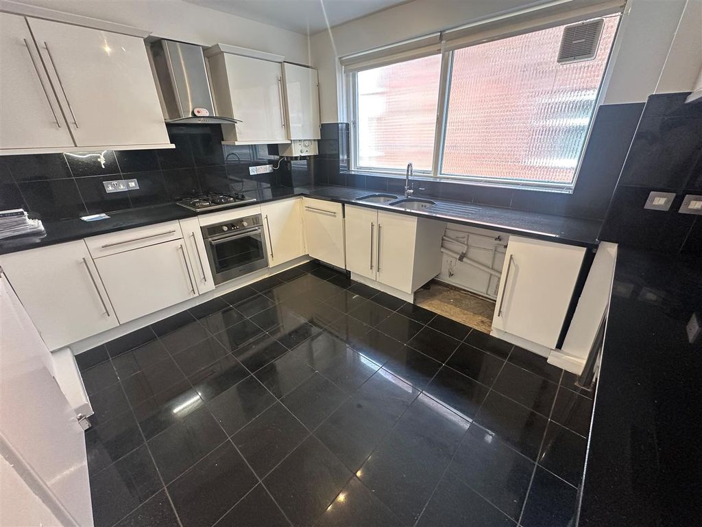 Property photo 3 of 8 4.Jpg