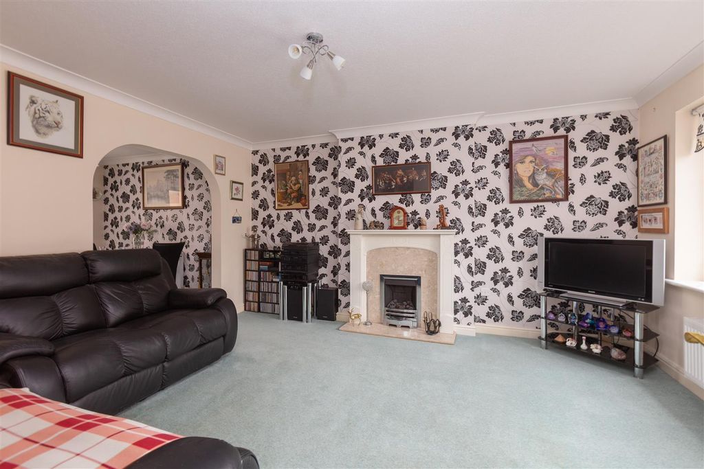 Property photo 2 of 21
