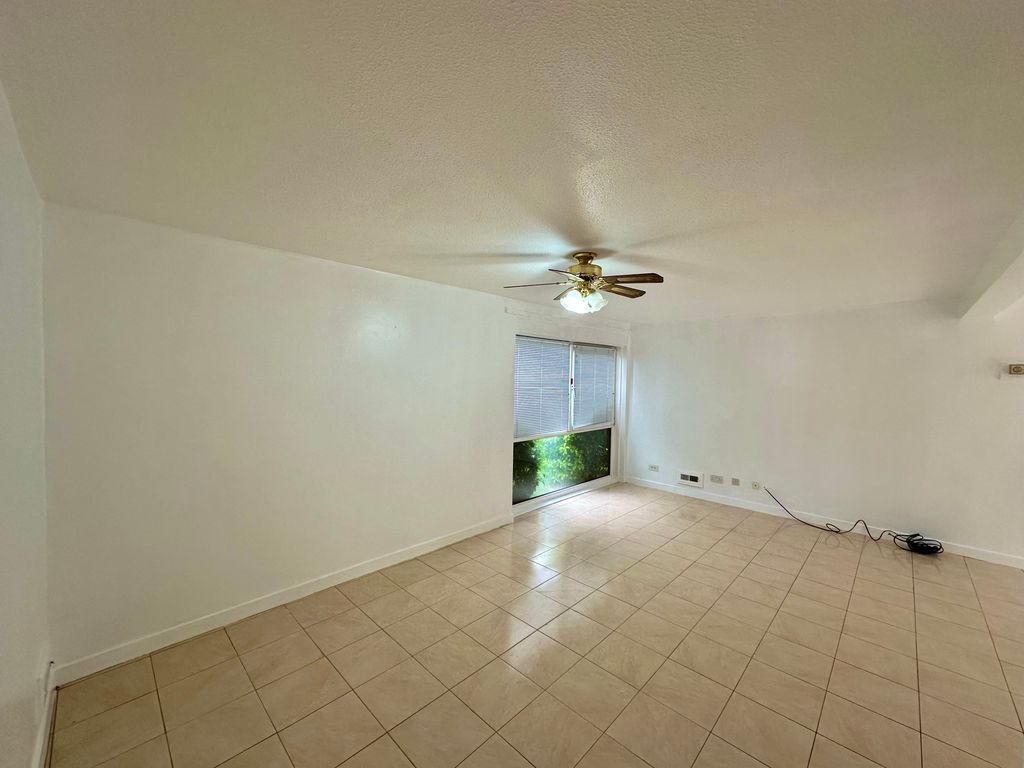 Property photo 2 of 12 Image