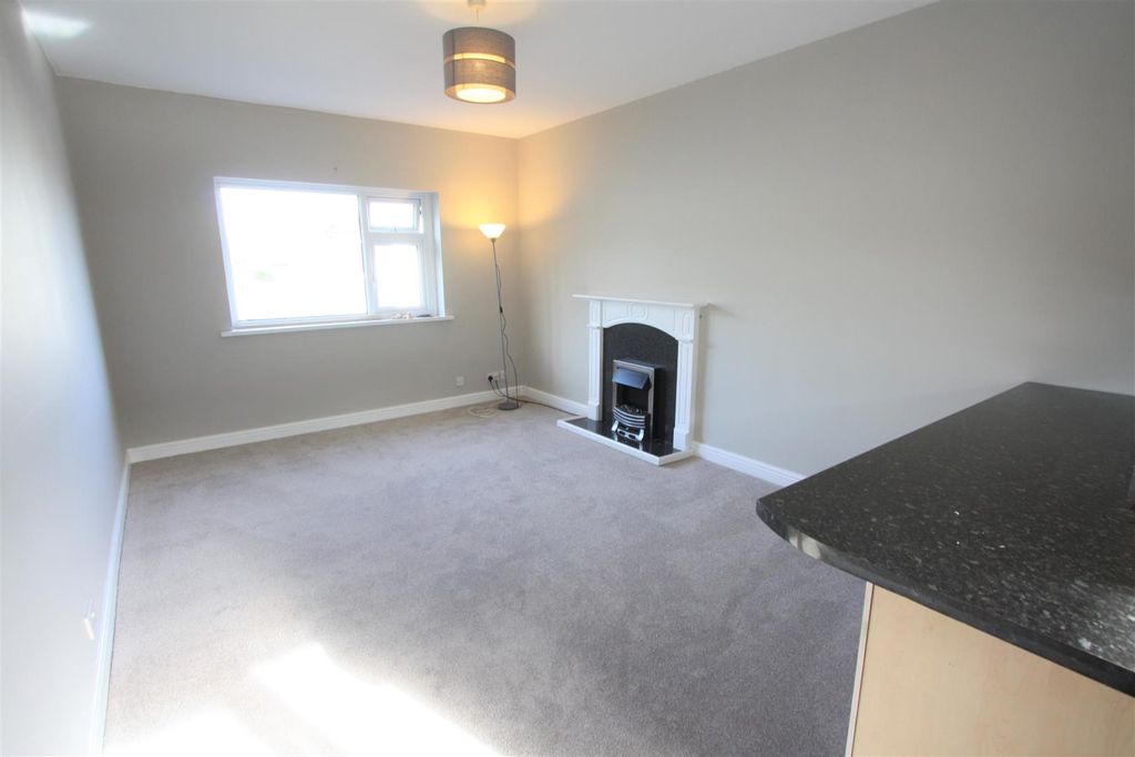 Property photo 3 of 6 3 Trelawney Apartments Lounge