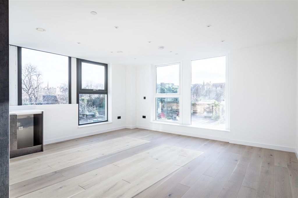 Property photo 1 of 5 Marlborough House (1st Floor)-4.Jpg