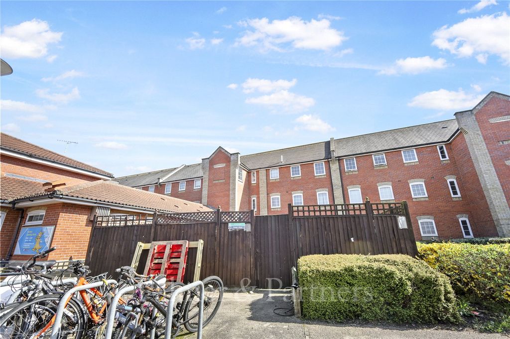 Property photo 1 of 7 External