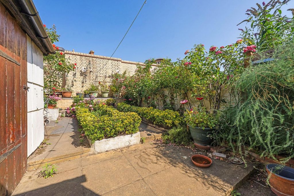Property photo 2 of 14 Garden (2).Jpg