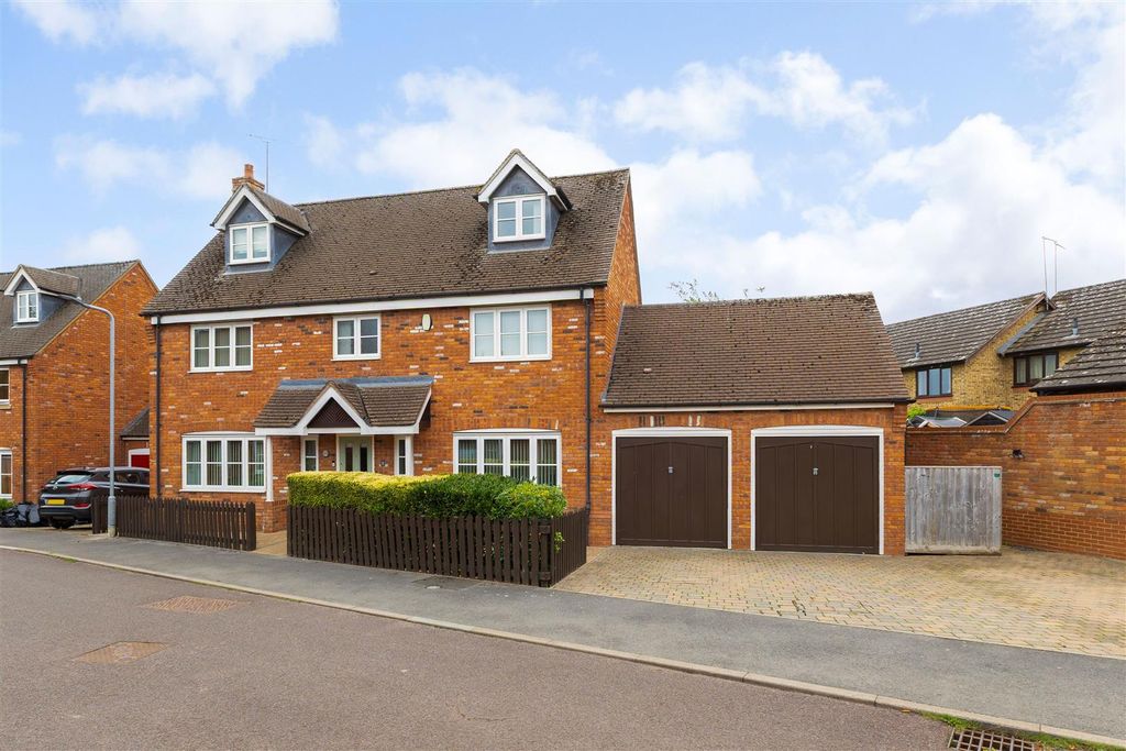 Property photo 1 of 21 95690_8-Slade-Leas-Middleton-Cheney   (1).Jpg