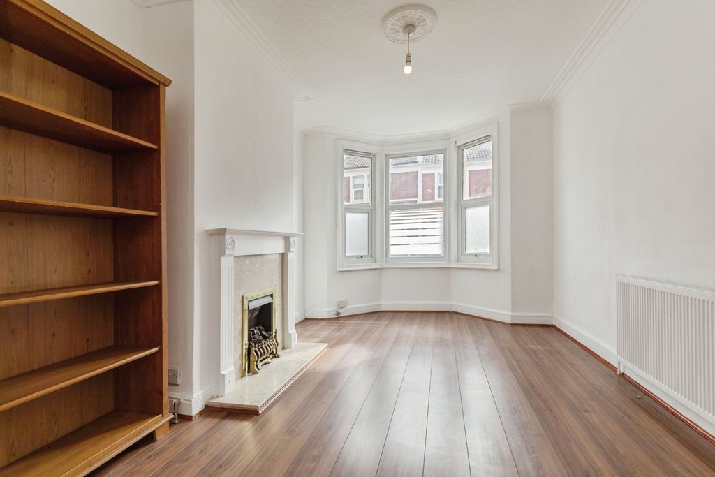 Property photo 3 of 20 Pbox-Img.Jpg