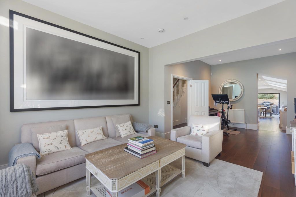 Property photo 2 of 17 Image