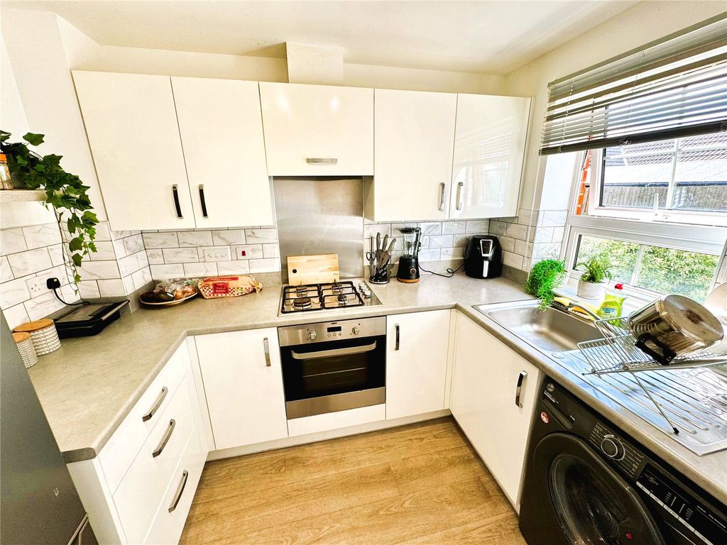 Property photo 2 of 14 Kitchen