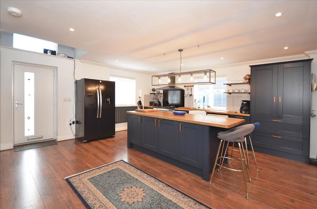 Property photo 2 of 22