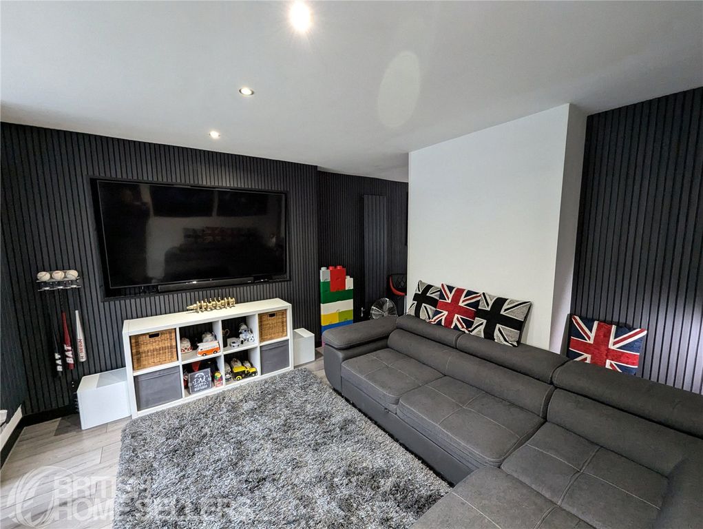 Property photo 2 of 21 Picture No. 14
