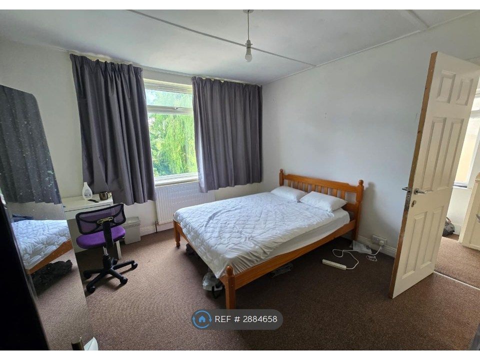 Property photo 1 of 1 Top Floor Garden Facing Room
