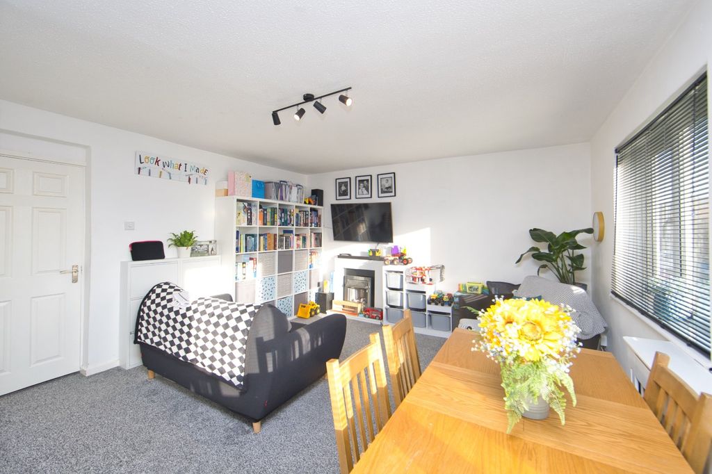 Property photo 2 of 8 Picture 2