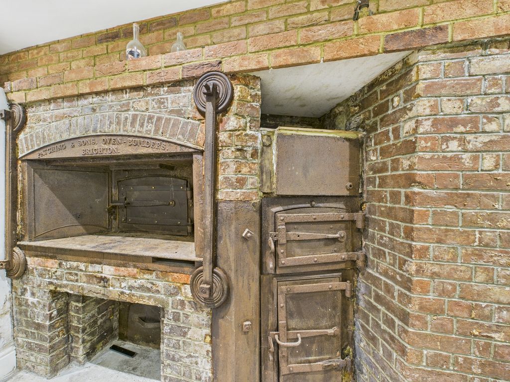 Property photo 2 of 14 Cam04693G0-Pr0031-Still013