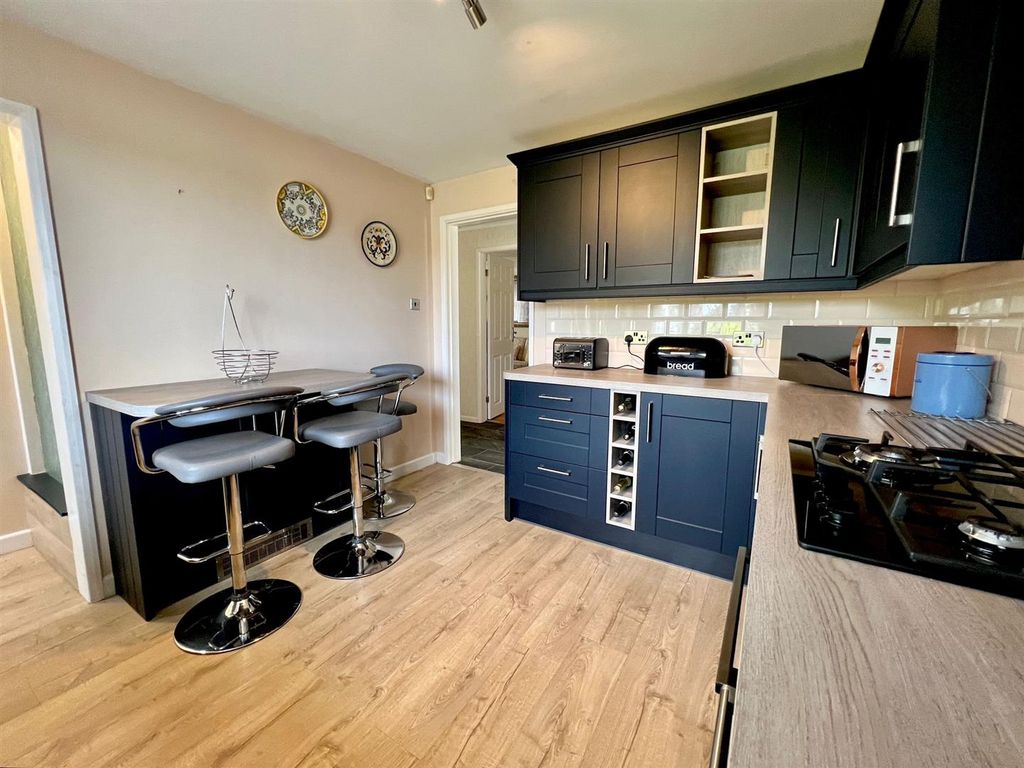 Property photo 3 of 24 1Fef3316-08d2-4F4E-9A9c-4891Eab4117B.Jpg