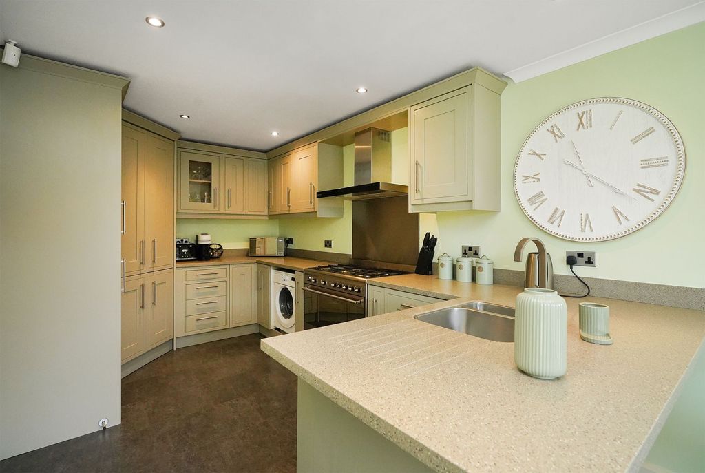 Property photo 3 of 22