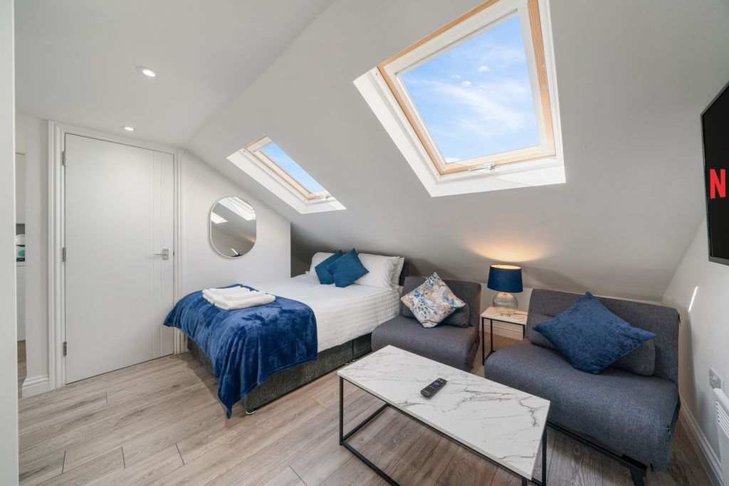 Property photo 2 of 15 83A Mitcham Road Sw17 9Pd-1