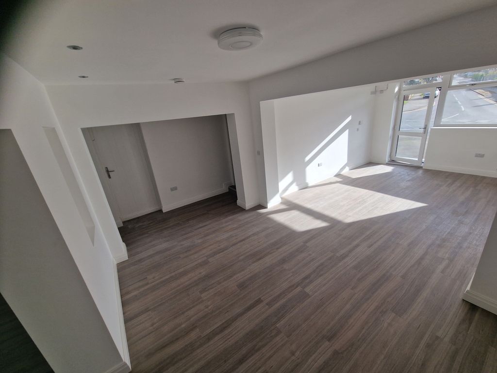 Property photo 3 of 5 20260330_165622