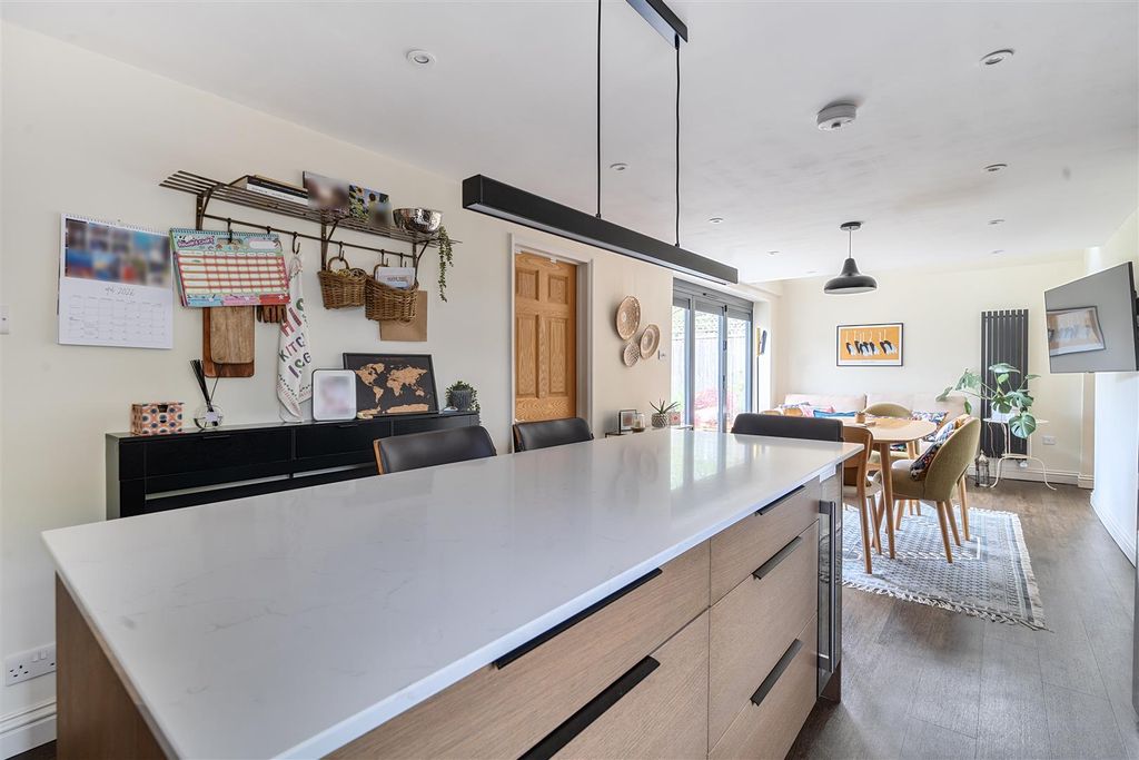 Property photo 3 of 22 1446521-12-69E73A77Bfe4B.Jpg