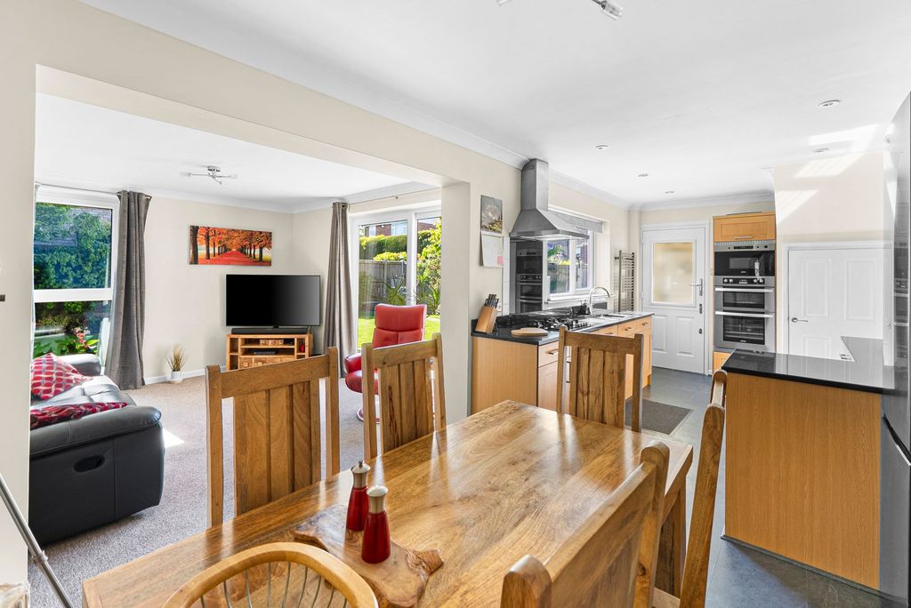 Property photo 3 of 17