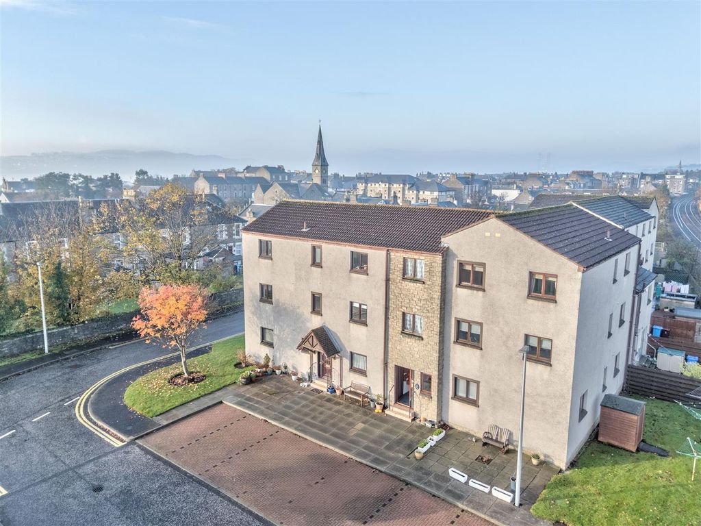 Property photo 1 of 13 16 Cross Street Bf-2.Jpg