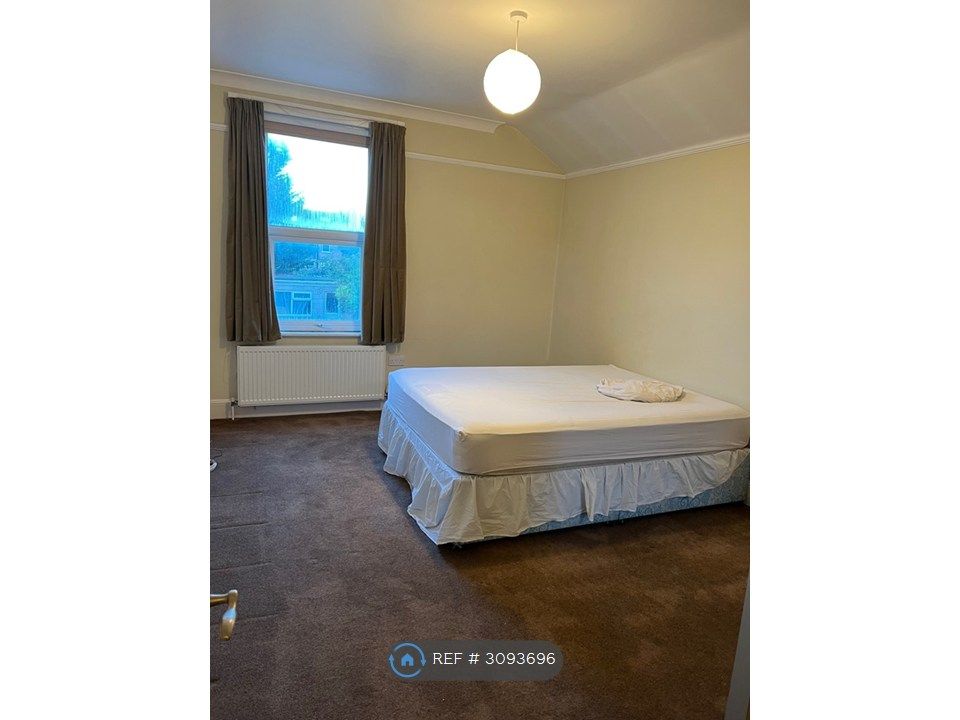 Property photo 2 of 10 Bedroom 1