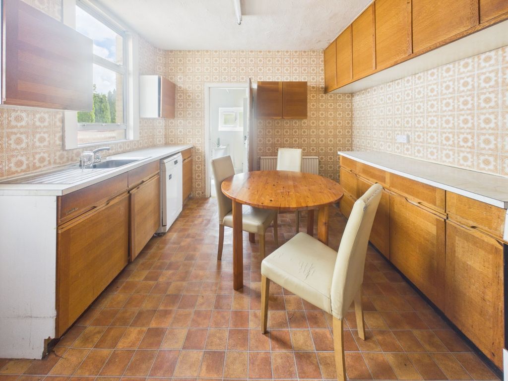 Property photo 3 of 16 Kitchen