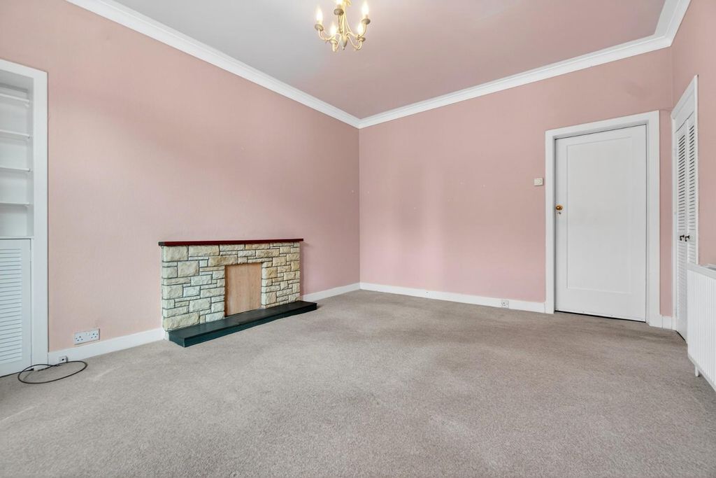 Property photo 3 of 15 8 Blackdales Avenue, Largs_03.Jpg