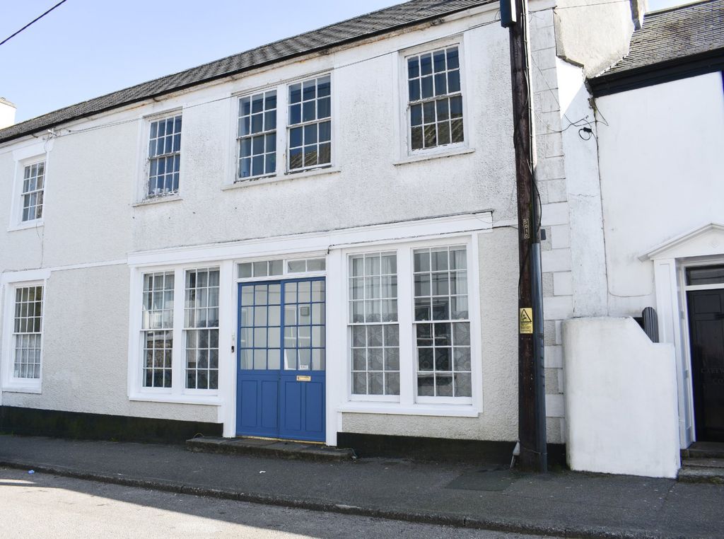 Property photo 1 of 8 Whole Building