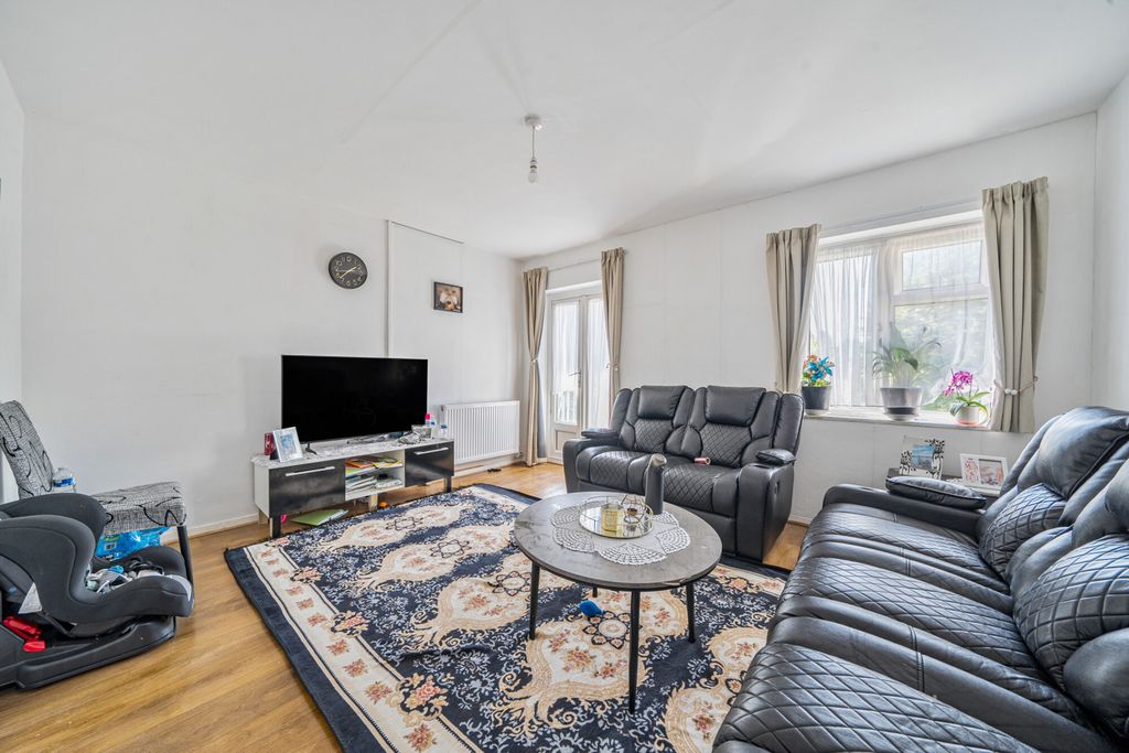 Property photo 2 of 22 1334591-20-6891d0...