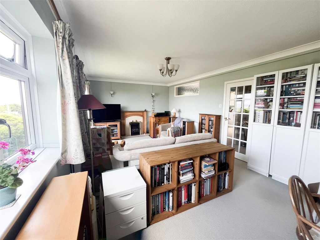 Property photo 3 of 27