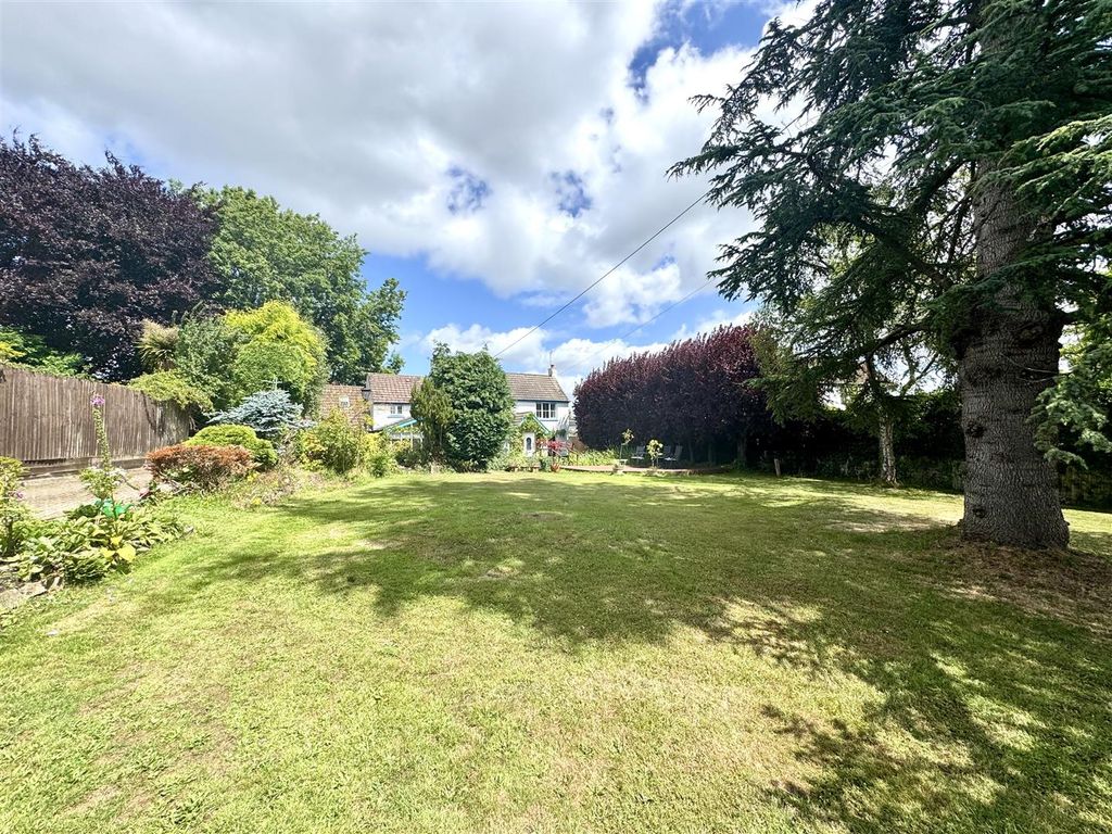 Property photo 2 of 44 Gardens