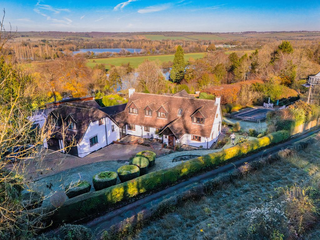 Property photo 1 of 18