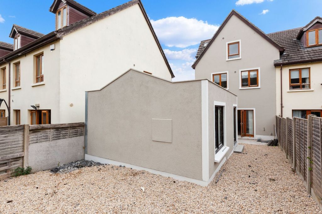 Property photo 2 of 18 Picture No. 01