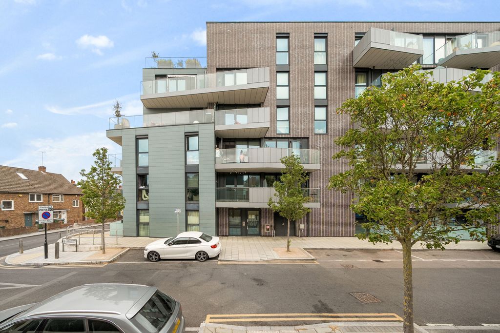 Property photo 2 of 16 1508963-3-6A841c1...