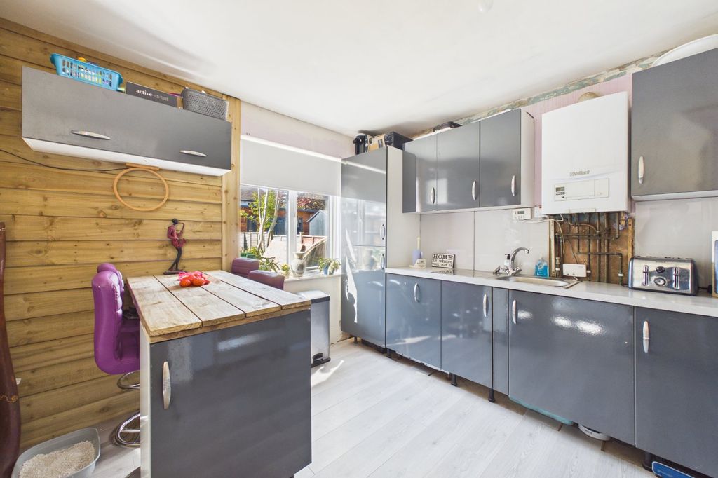 Property photo 3 of 8 Picture No. 05