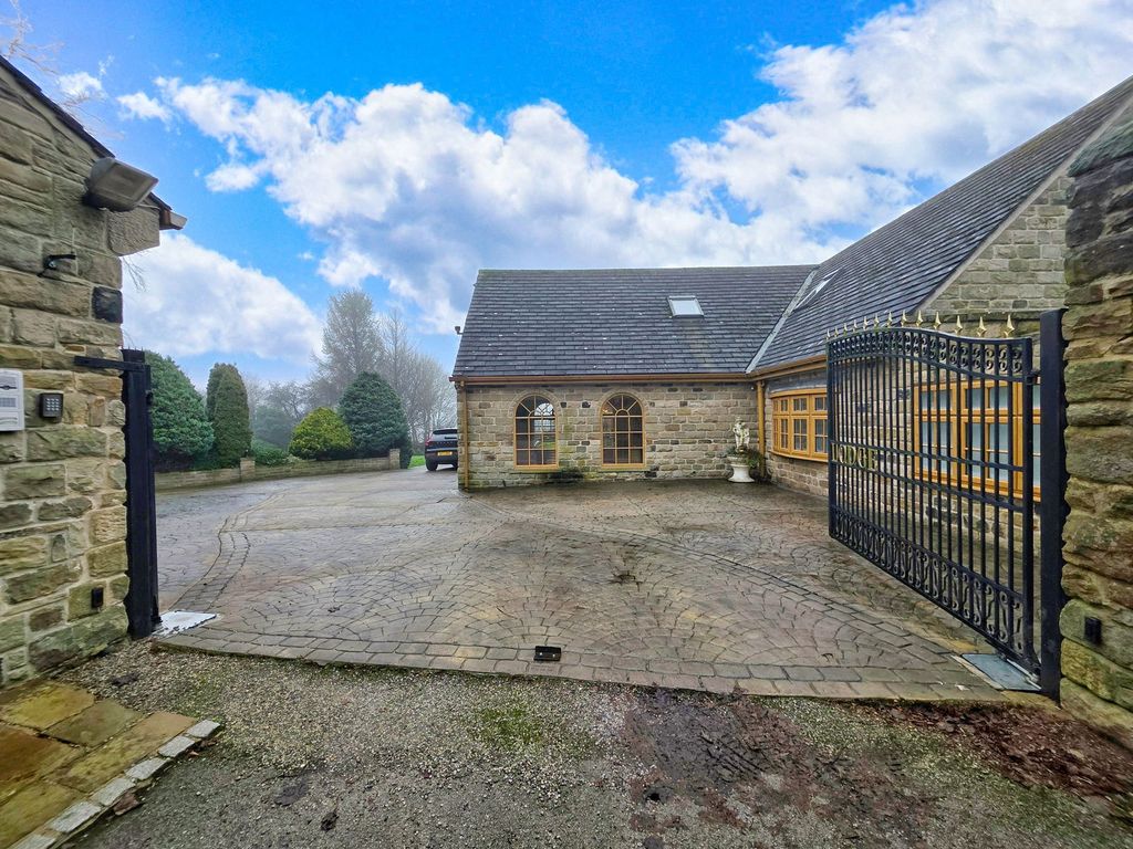 Property photo 2 of 39