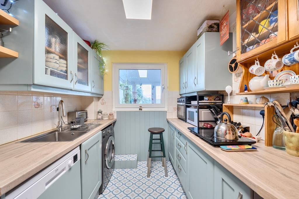 Property photo 3 of 20 Kitchen