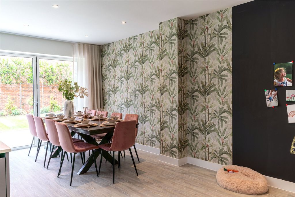 Property photo 3 of 17 Show Home