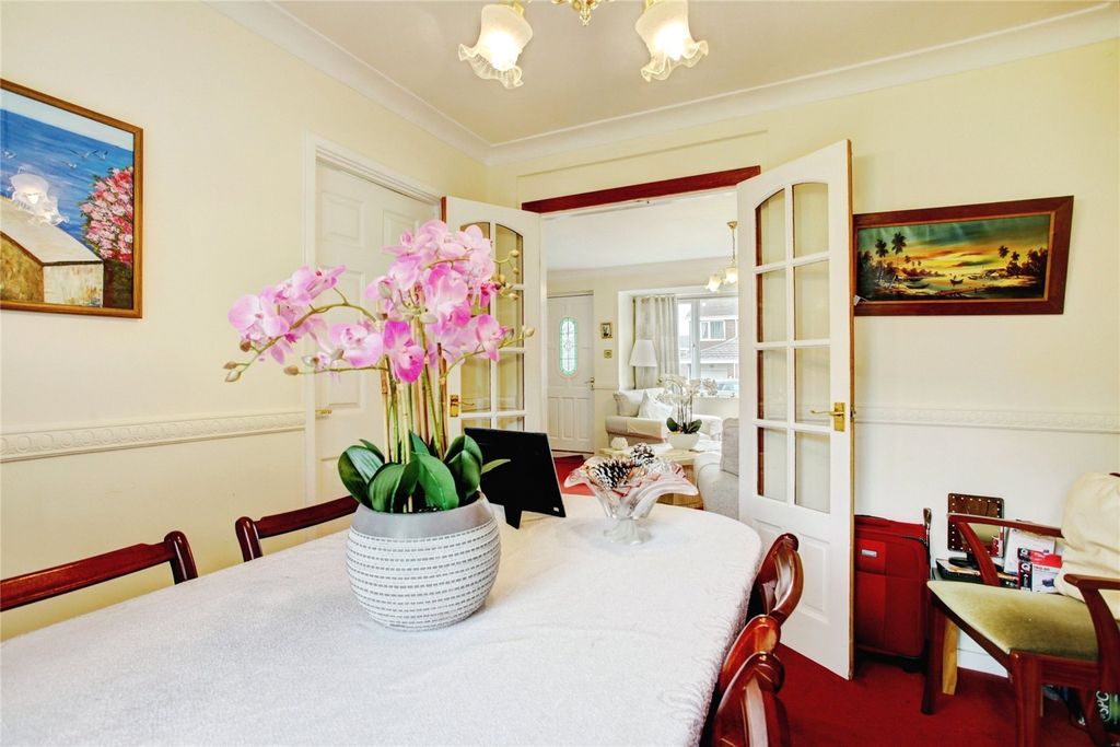 Property photo 3 of 11 Dining Room