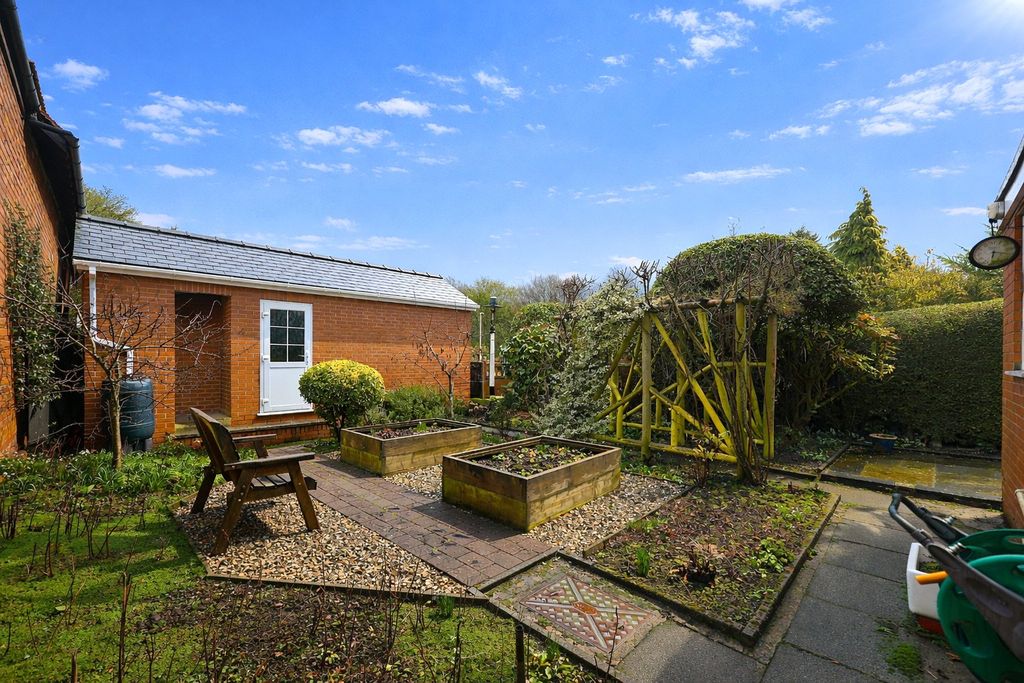 Property photo 2 of 23 Picture No. 31