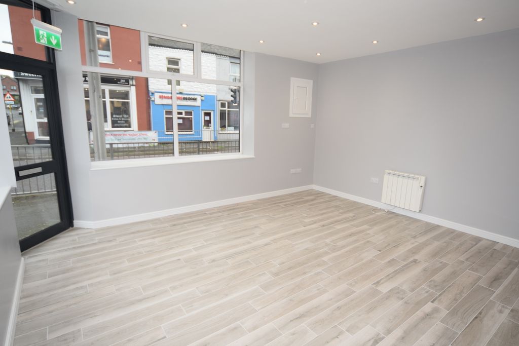Property photo 3 of 8 Shop/Office