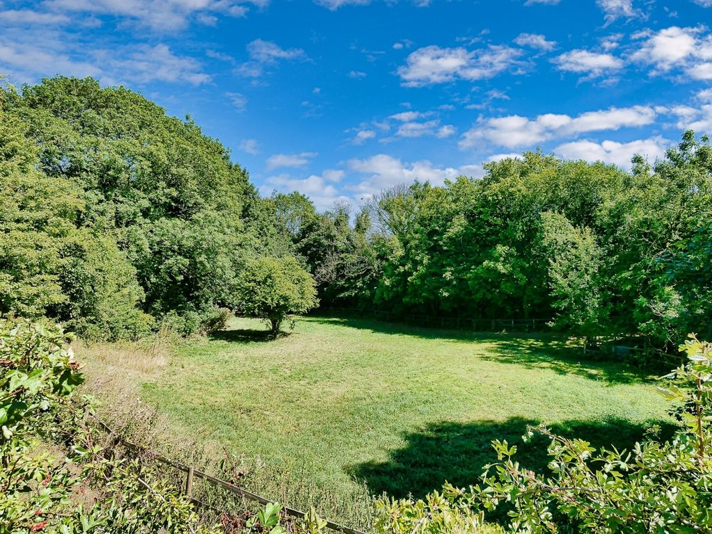 Property photo 2 of 19 Paddock