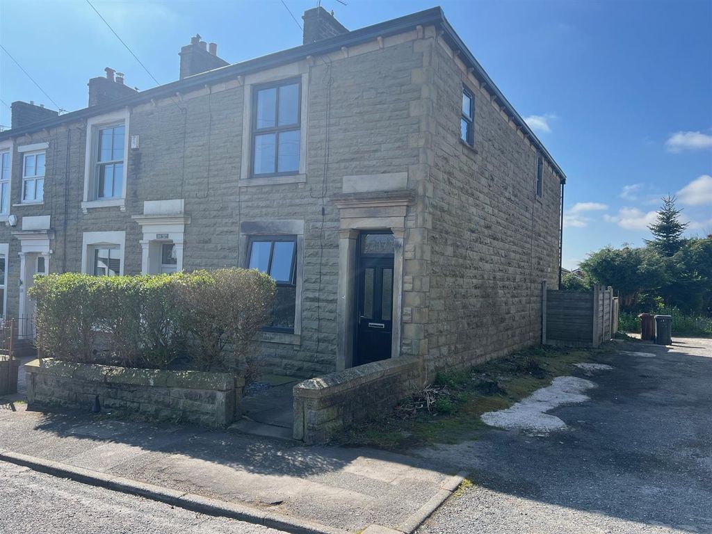 Property photo 2 of 20 Stanhill Front Side.Jpg