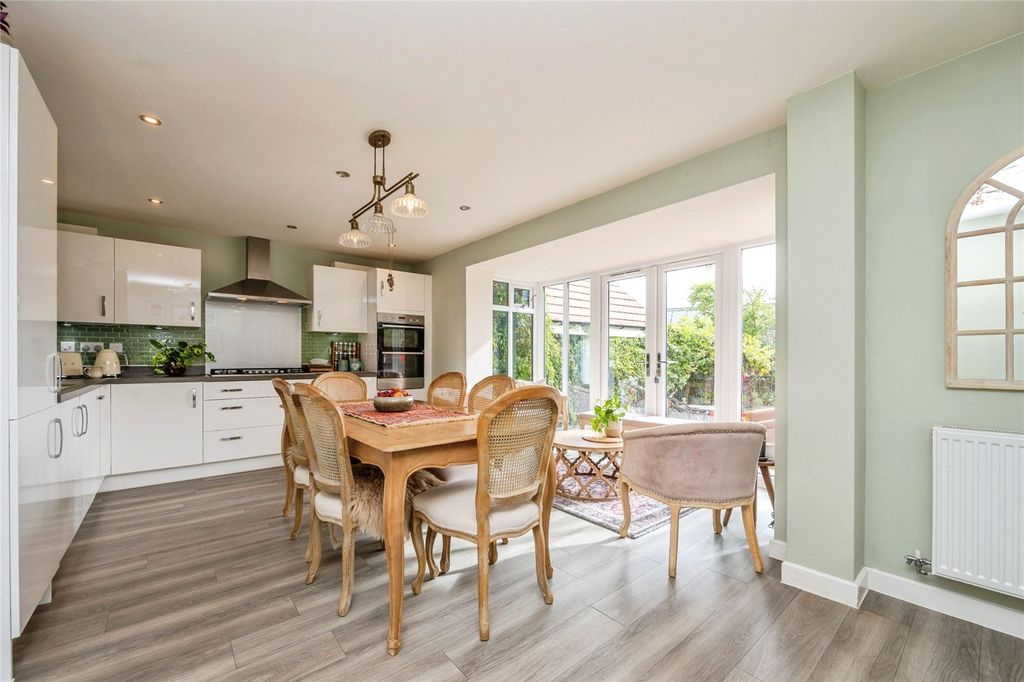 Property photo 2 of 20 Dining Kitchen