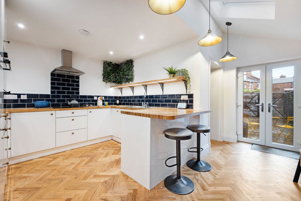 Property photo 3 of 46