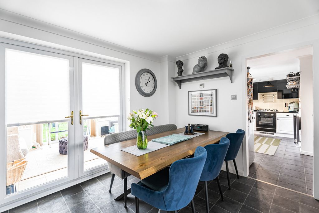 Property photo 3 of 25