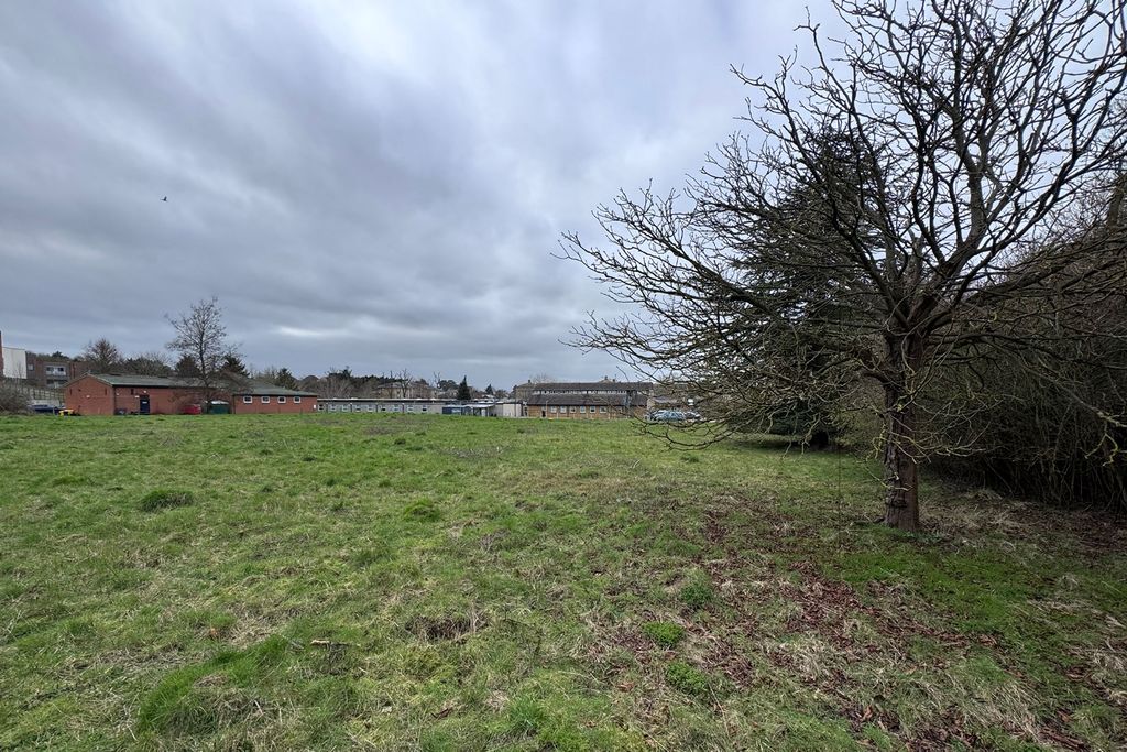 Property photo 2 of 4 Land To The Rear Of Saffron Walden Community Hospital, Radwinter Road, Saffron Walden, Essex Cb11 3Hy