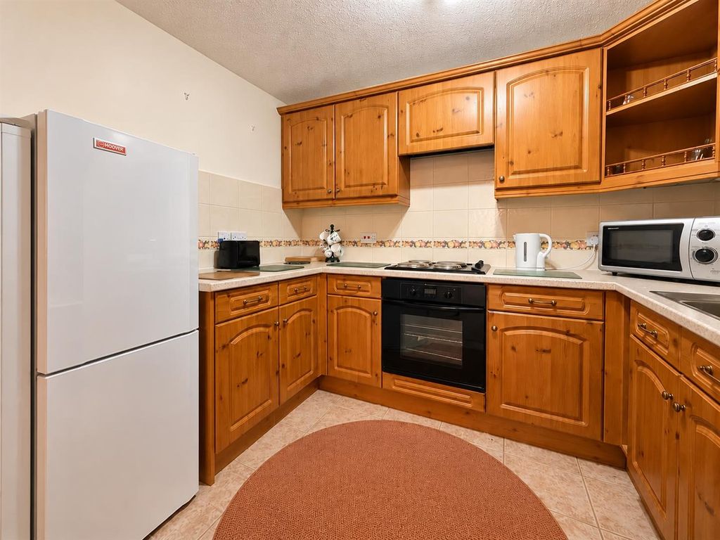 Property photo 2 of 9 8