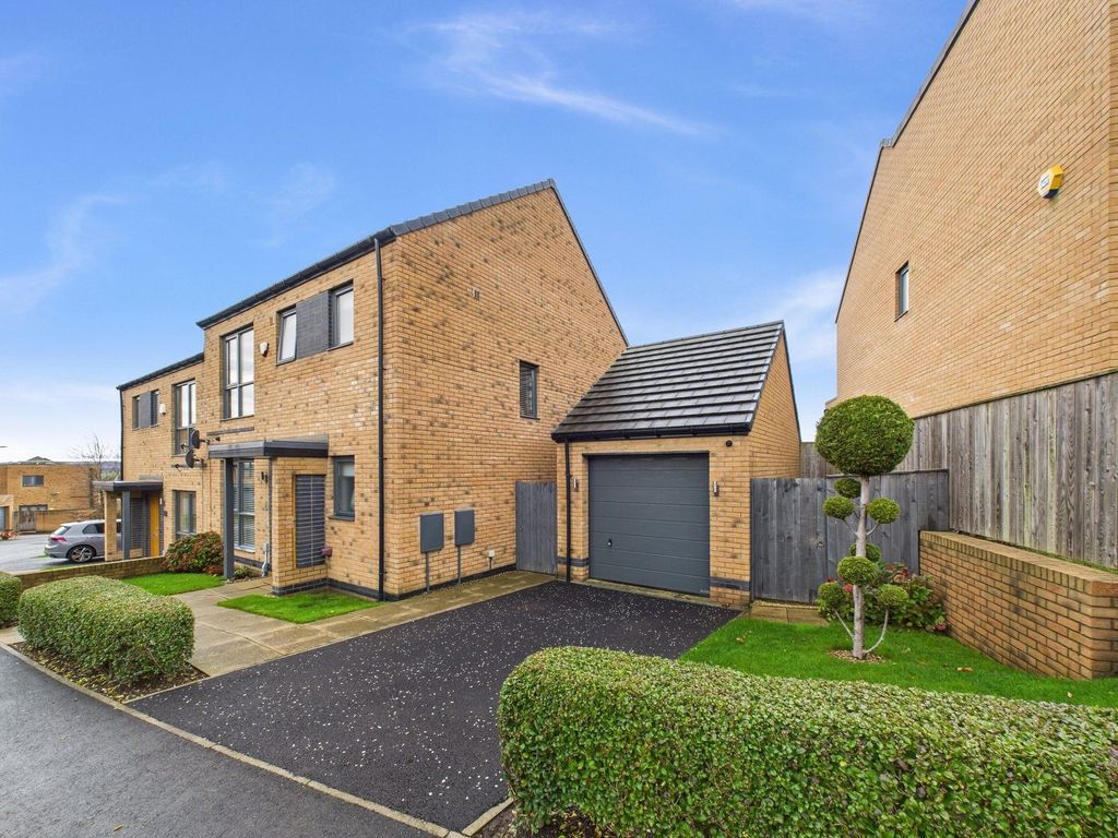 Property photo 1 of 12 External